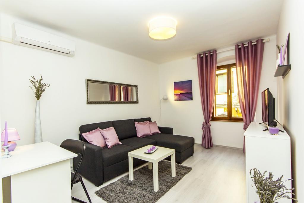 Center Apartment Lori 普拉 外观 照片